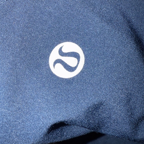 lululemon athletica Navy Athletic Shorts size 8 - Picture 5 of 5